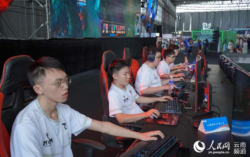 在竞技游泳 在竞技游泳