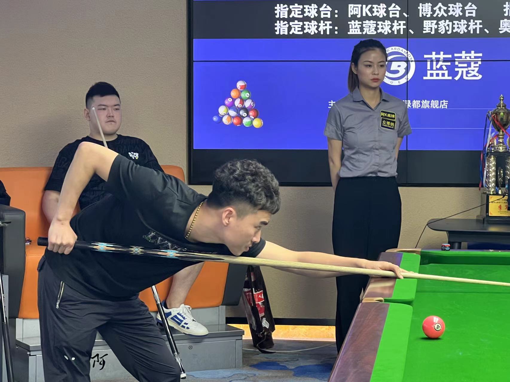 纷纷借助热 纷纷借助热